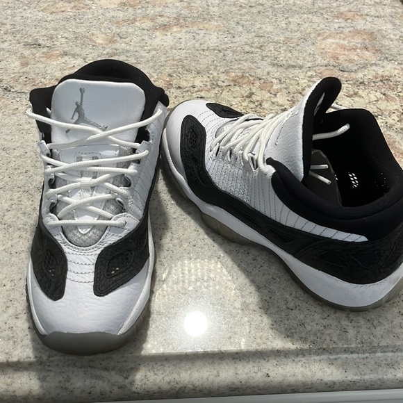 Jordan 11 Low IE - Picture 1 of 11